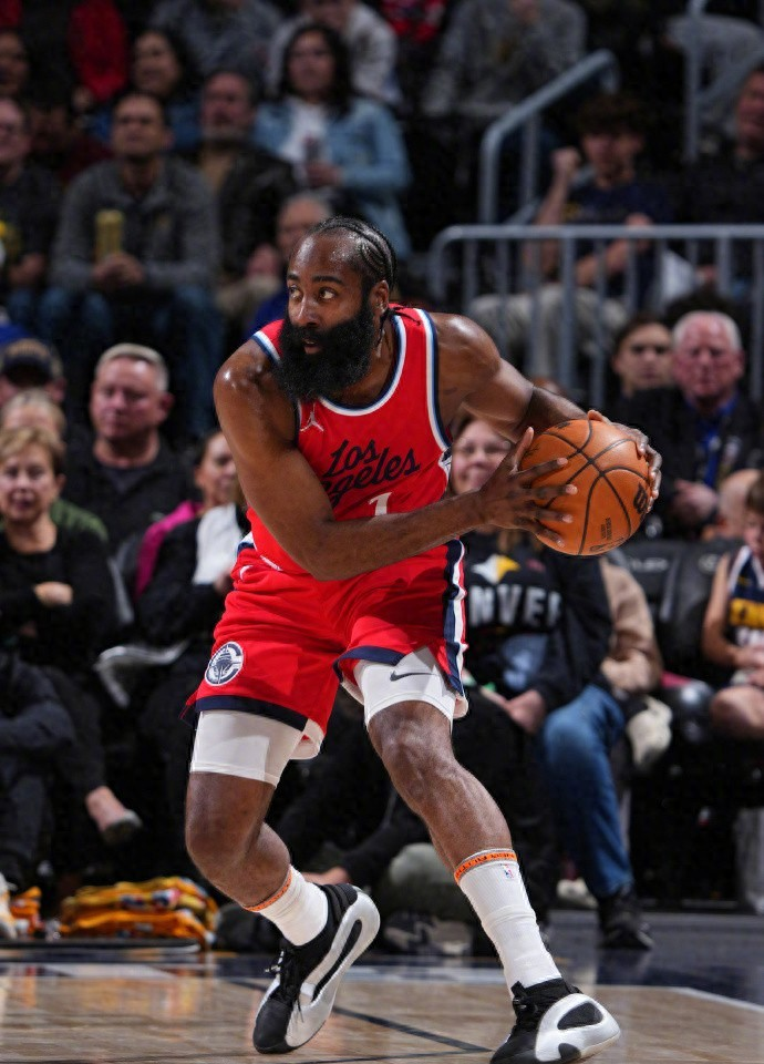 窗口期洛杉矶快船复出首秀——NBA总决赛节点到来，更衣室稳定，年轻球员得到机会的简单介绍