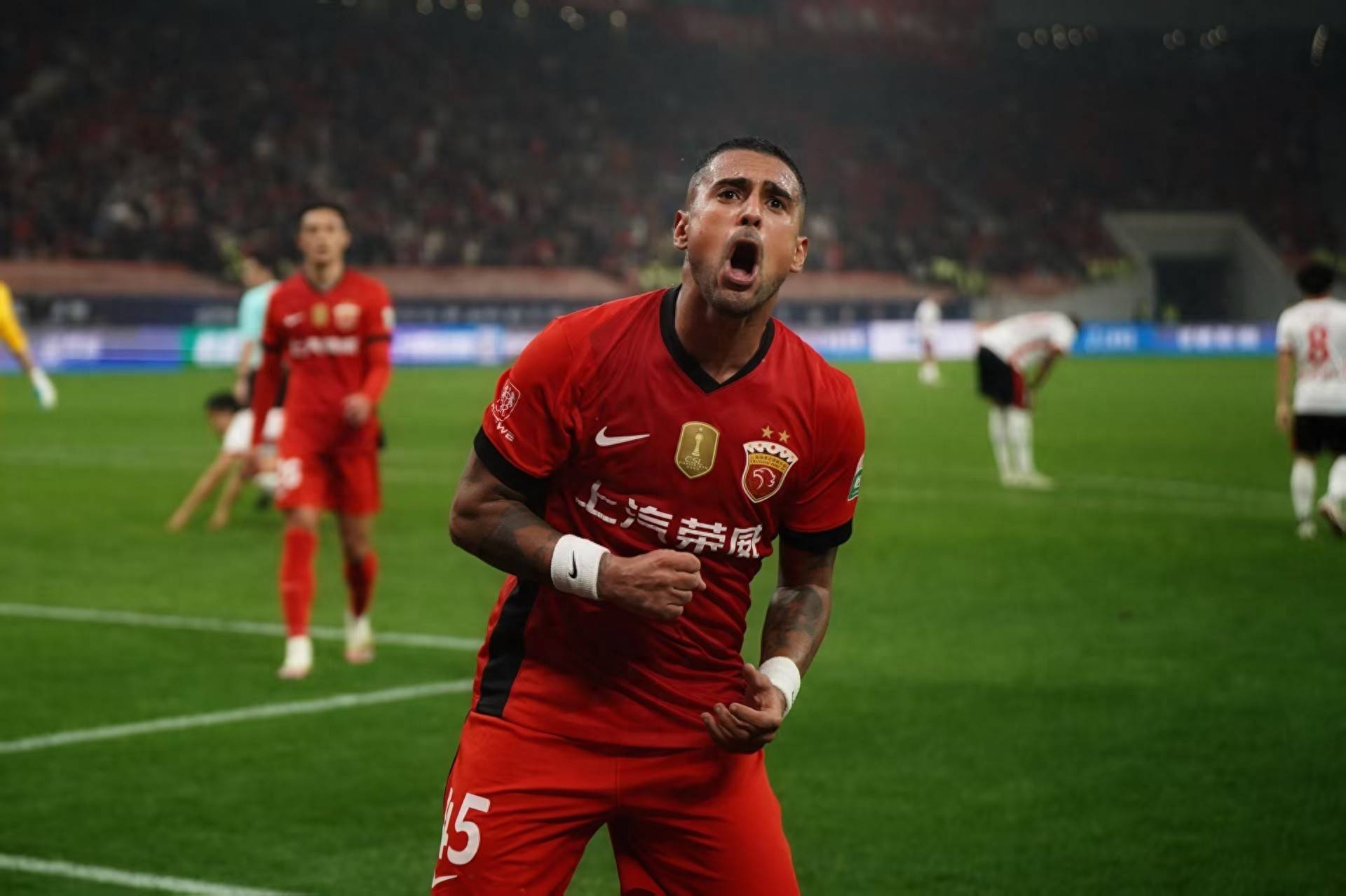 转折点！里昂强势反弹，法国杯今晨攻防权衡，赛场秩序良好，年轻球员得到机会的简单介绍