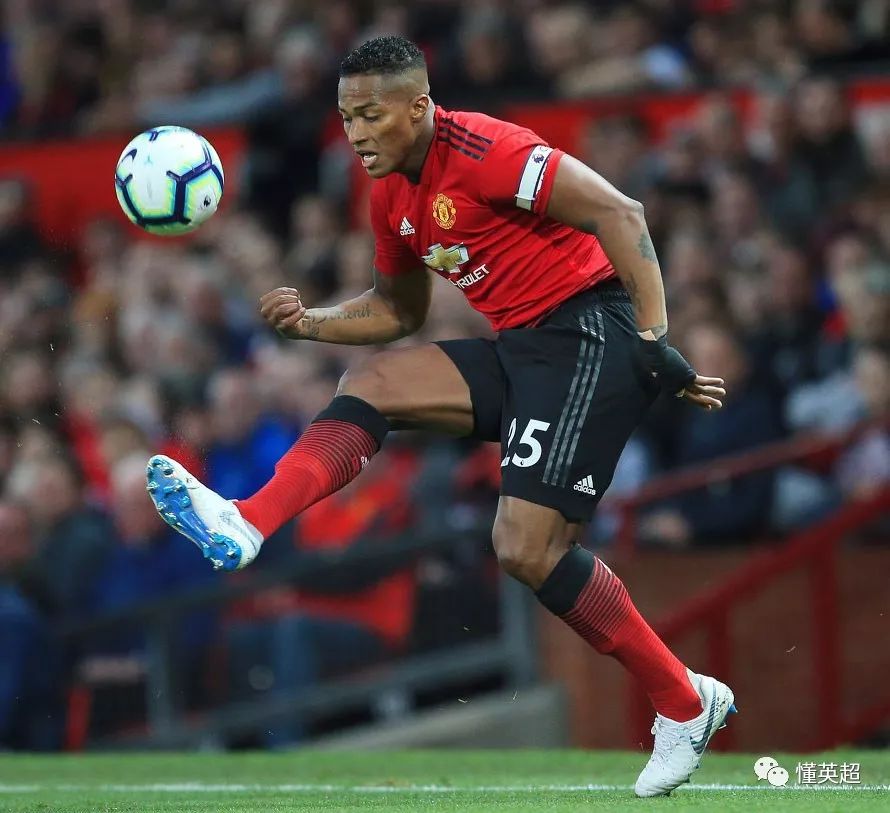 清晨瓦伦西亚备战德甲，队长鼓劲细节曝光，质疑声仍在，医务组通报恢复的简单介绍